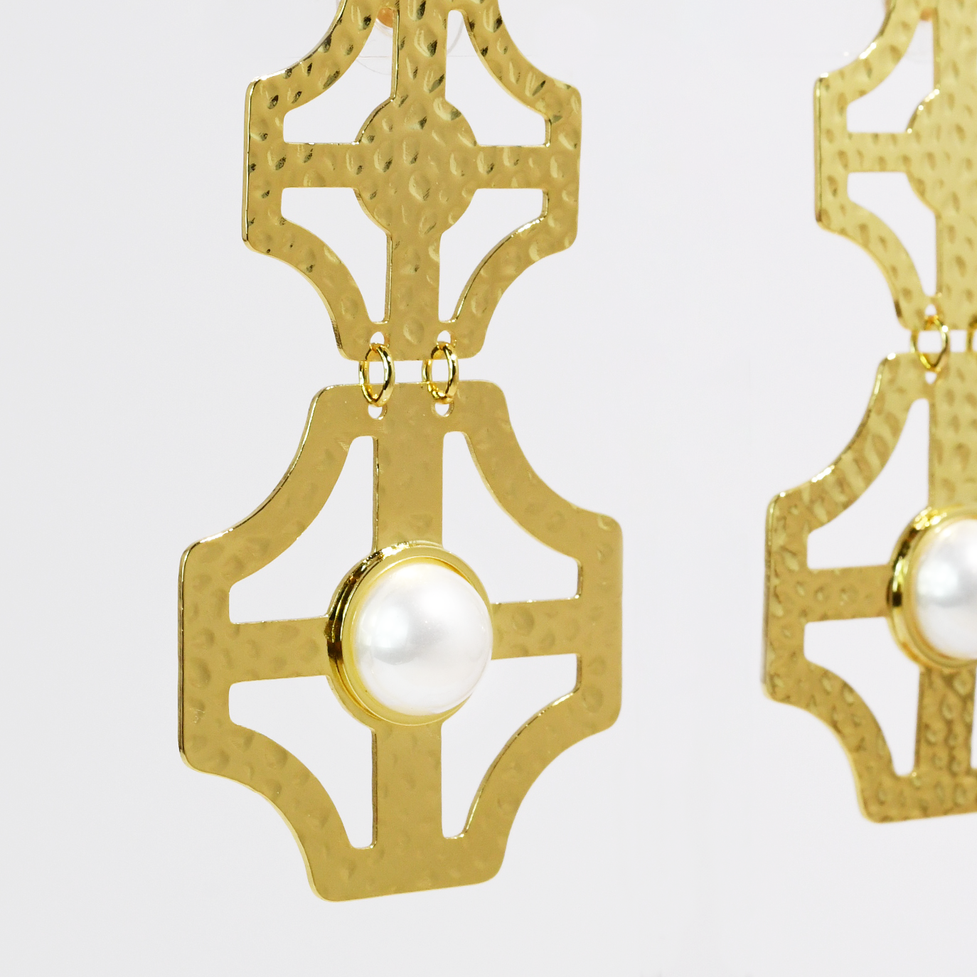 Stacey Pearl Earring