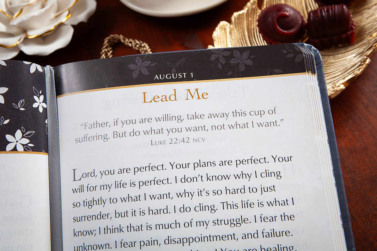 365 Days of Prayer for Women  (Large Print Devotional)