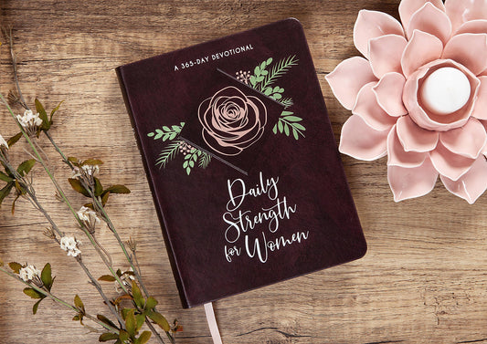 Daily Strength for Women (Devotional, Christmas Gift Ideas)