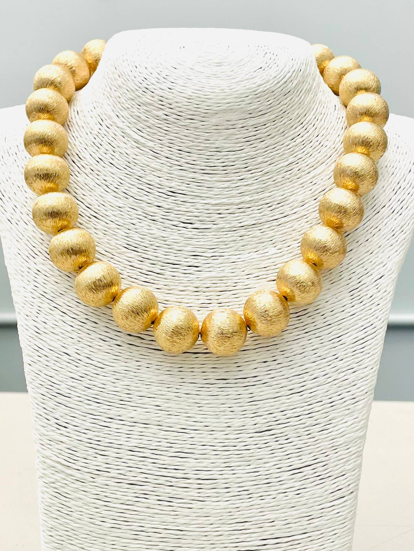CHIC - BIG Ball Necklace (brushed gold)