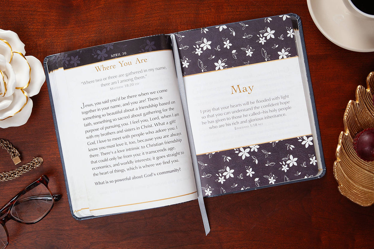 365 Days of Prayer for Women  (Large Print Devotional)