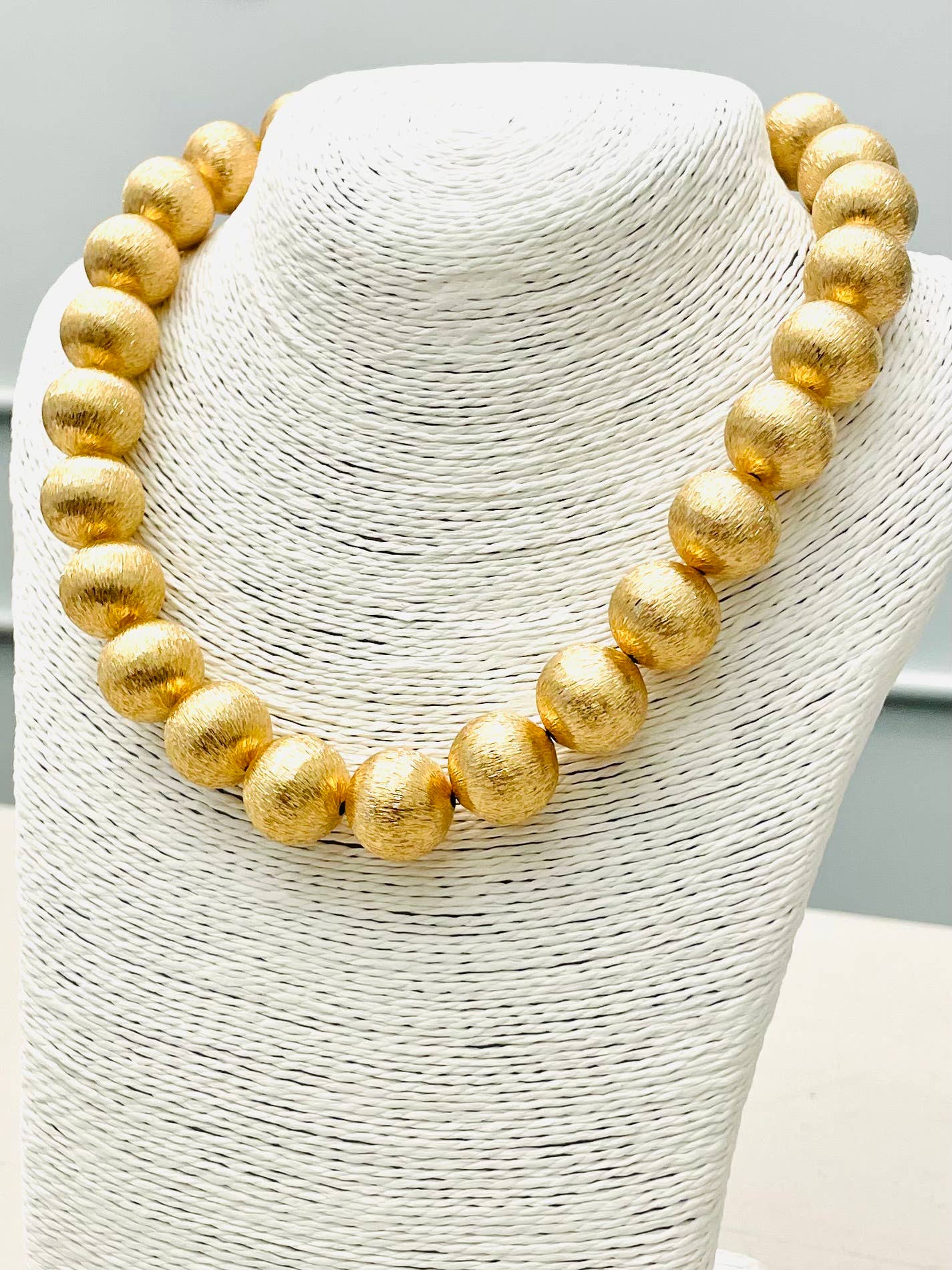 CHIC - BIG Ball Necklace (brushed gold)